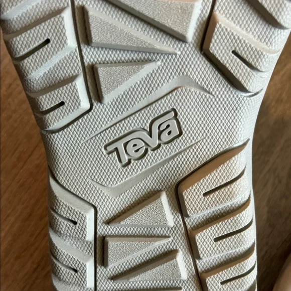 Teva Women's Sandals - green Very comfortable. - Picture 8 of 9